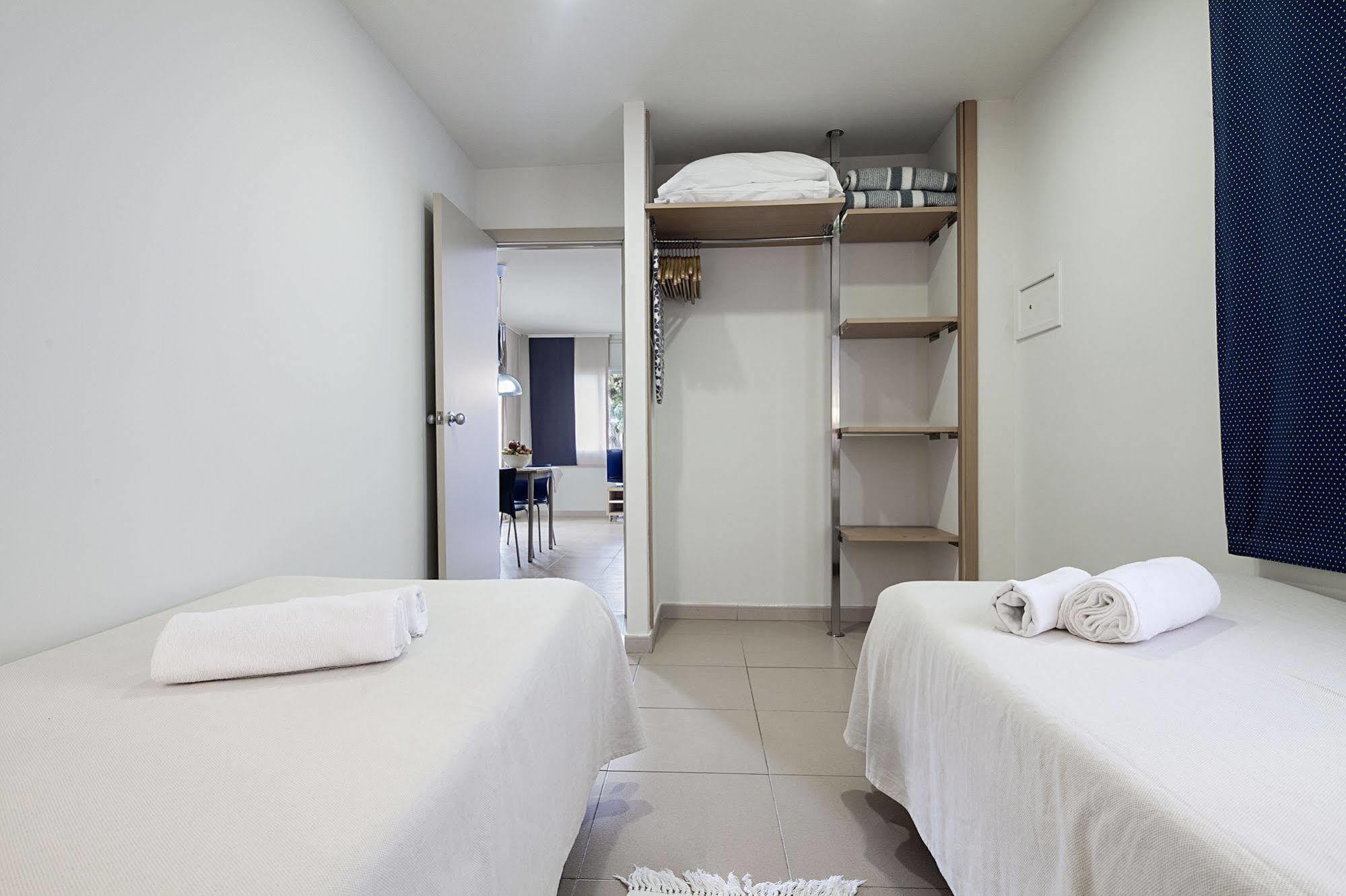 Apartamentos Porta Coeli Castelldefels Buitenkant foto